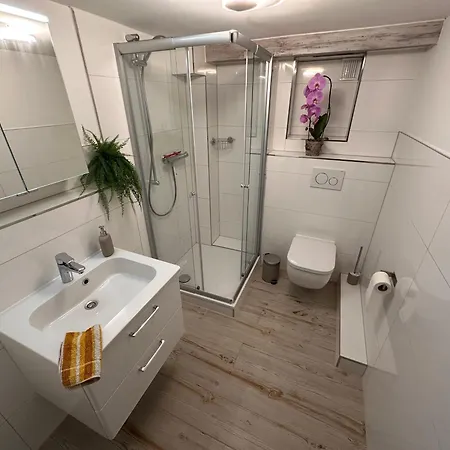 Apartment Souterrainwohnung Zwischen Hamburg Und Ostsee *