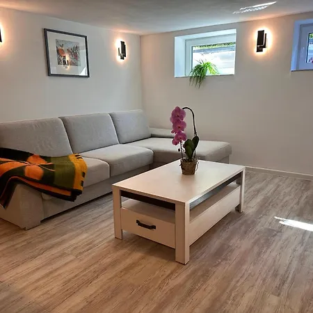 Apartment Souterrainwohnung Zwischen Hamburg Und Ostsee *